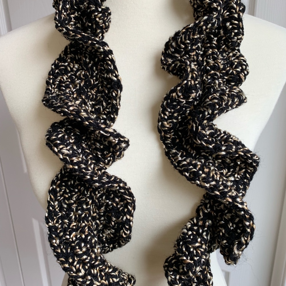 🎁NEW Handmade Knitted Spiral Scarf🧣